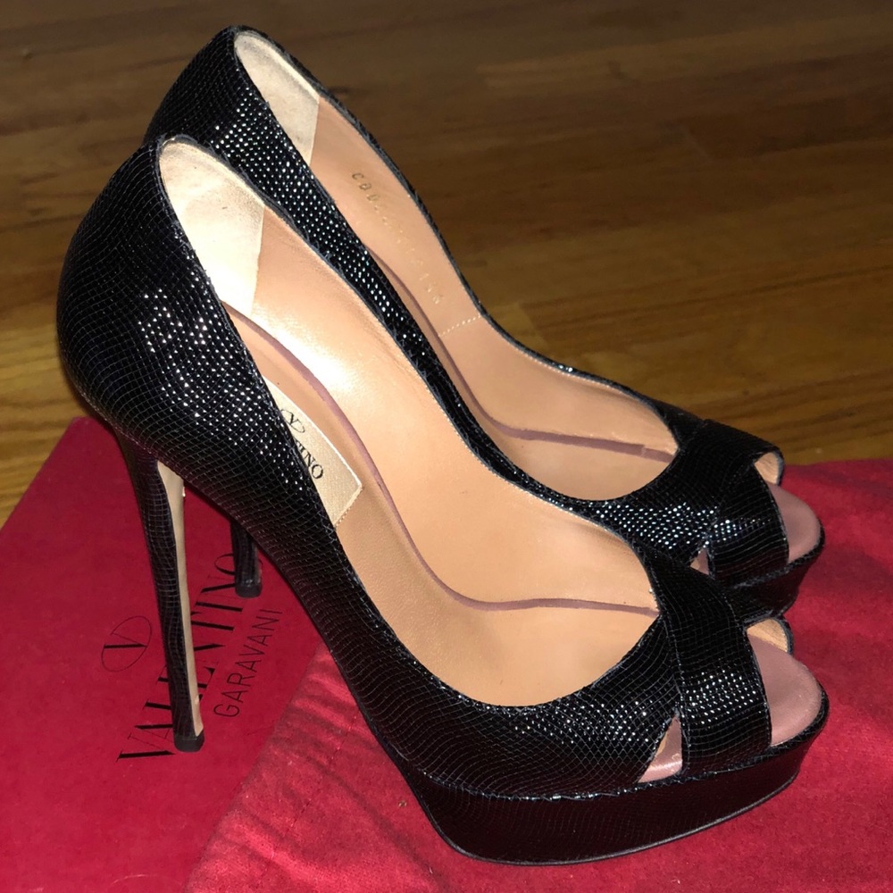 Valentino Pumps, size 36, like new, worn twice!!!